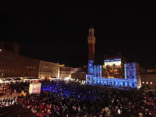 capodanno siena in piazza in centro storico foto